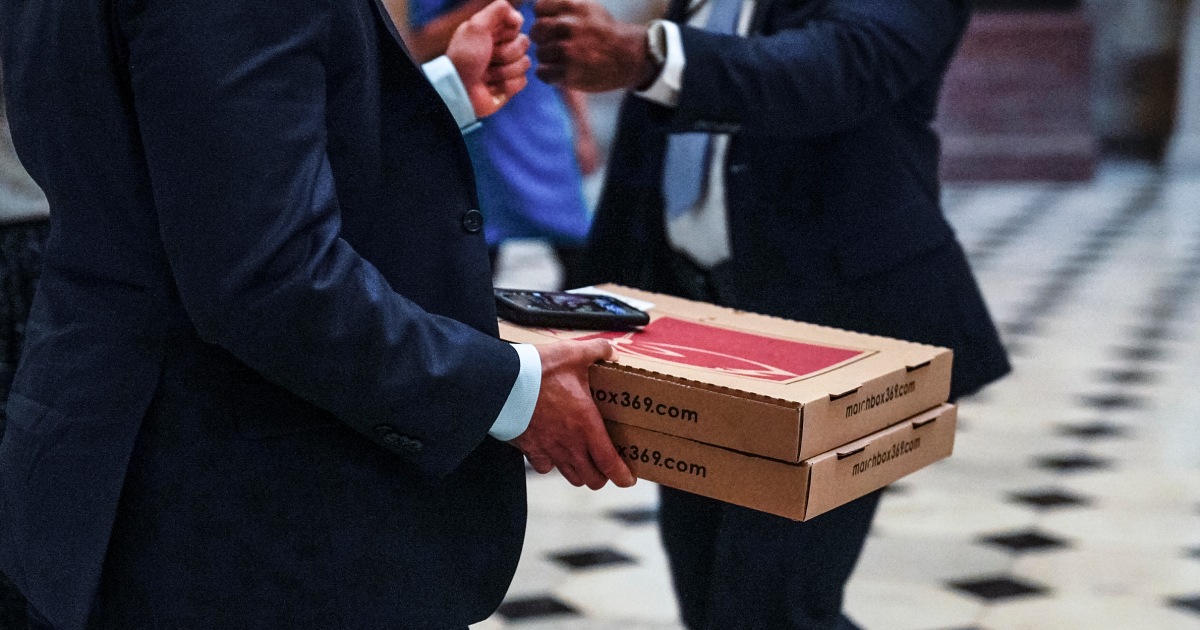 FDA казва, че химикалите в кутиите за пица и торбичките за пуканки вече не се използват в опаковките на храни