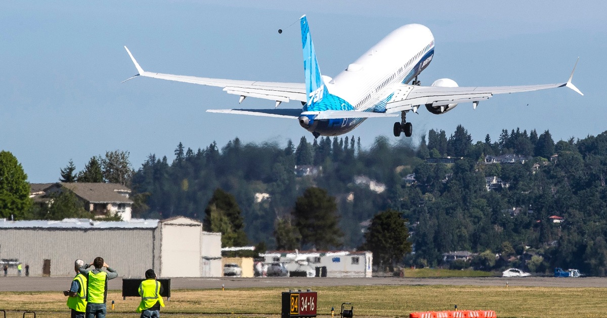Федералната авиационна администрация заяви в сряда че дава на Boeing