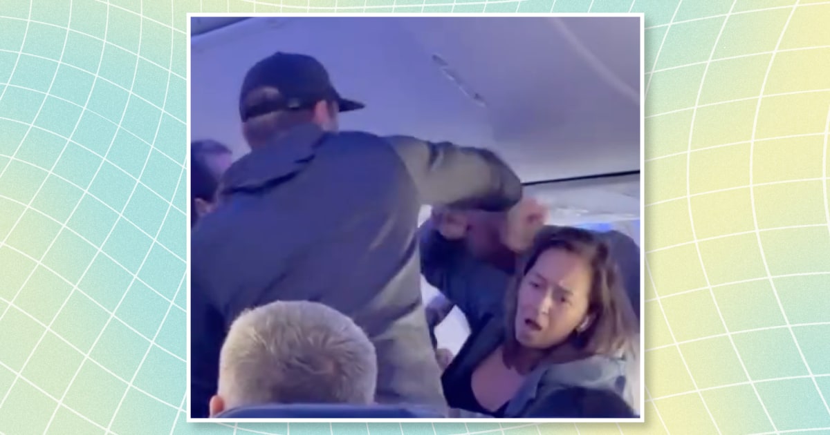 Видео заснема двама пътници в юмручен бой в понеделник на