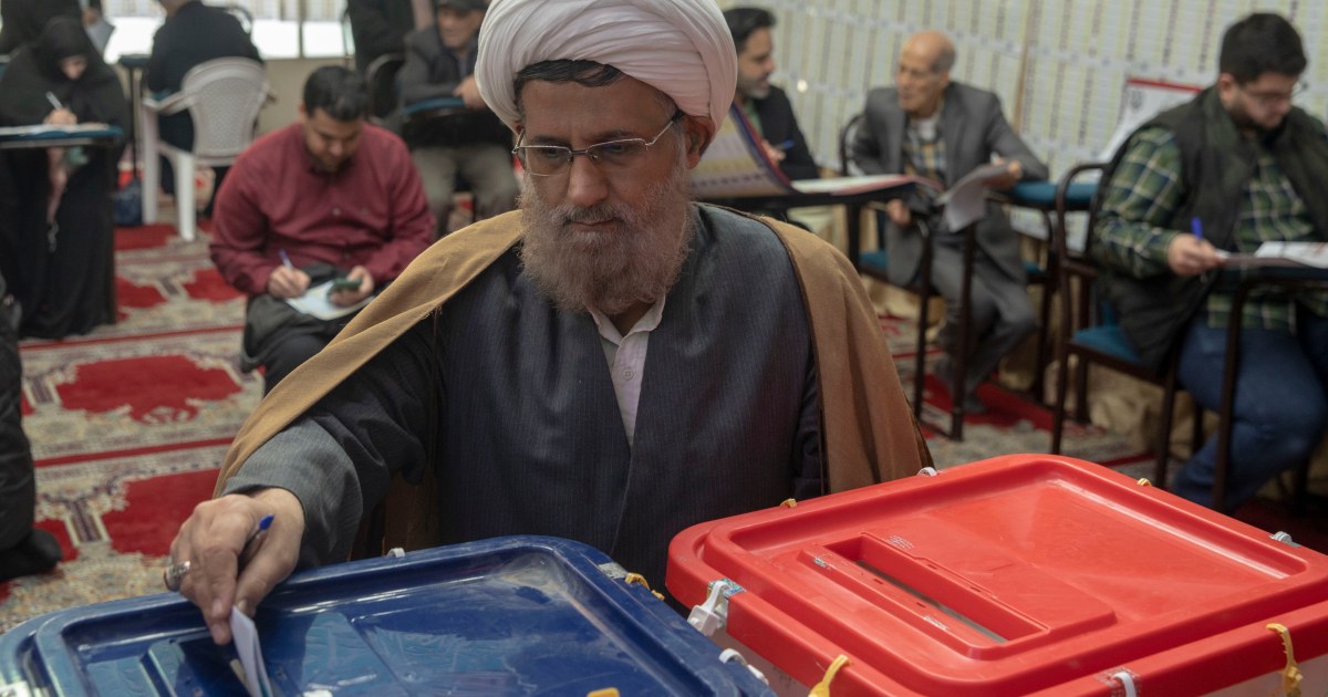 Гласуването в иранския парламент показва ниска избирателна активност въпреки натиска на правителството