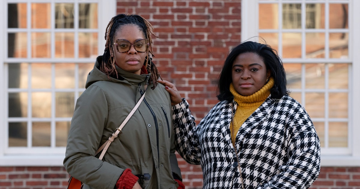 Чернокожите жени се борят да намерят своя път в света на работата, където многообразието е атакувано