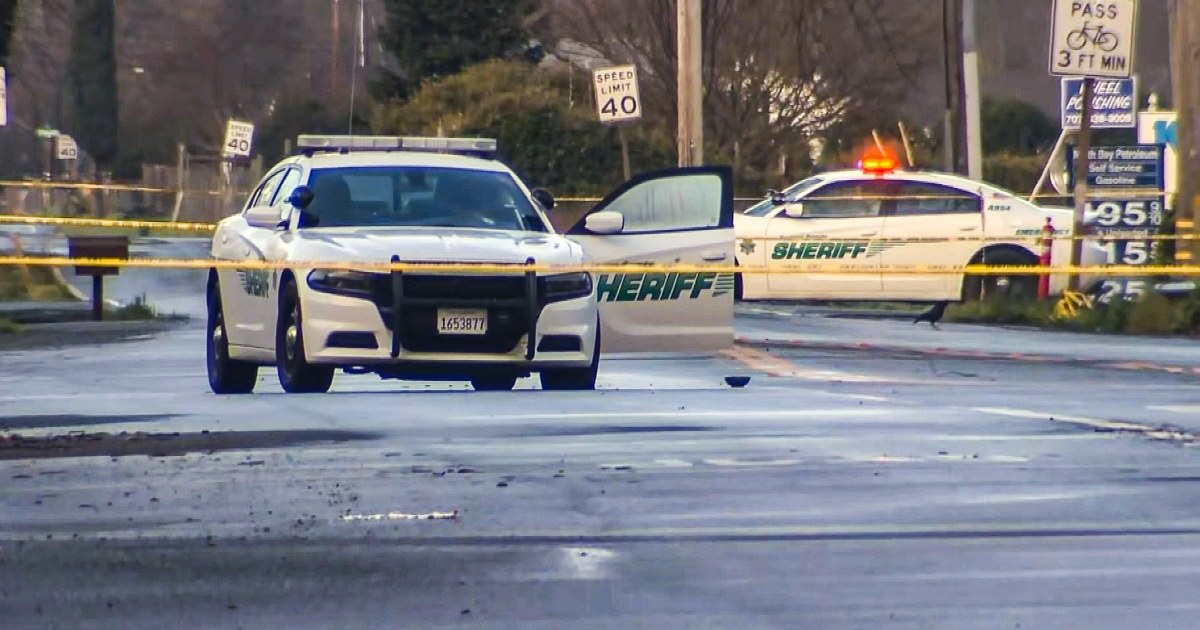 Suspect killed and 4 deputies hurt in exchange of gunfire during car ...