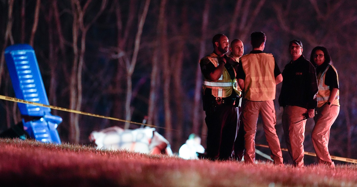 5 people killed in small plane crash next to interstate in Nashville