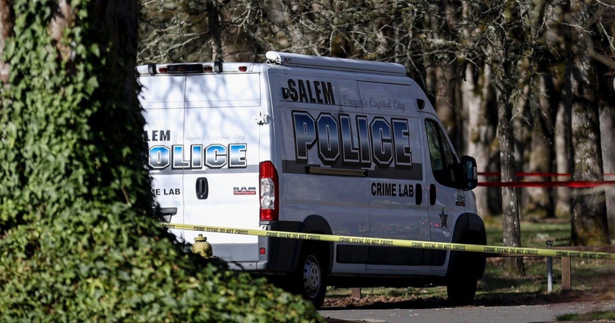 САЛЕМ Орегон — Трима души бяха простреляни в четвъртък следобед