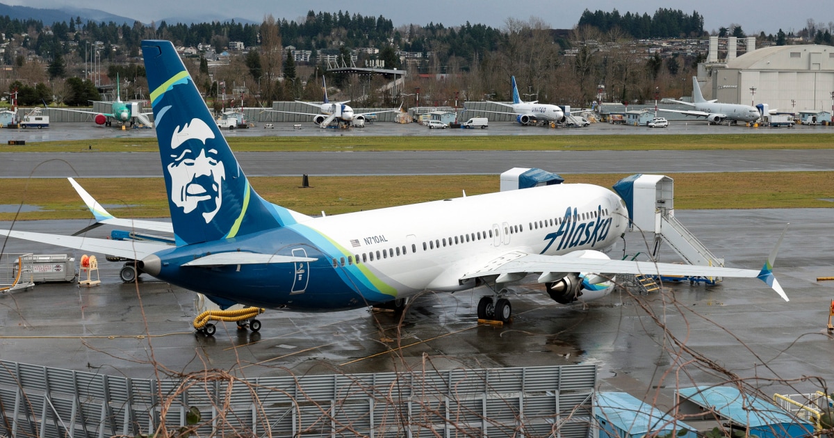 Министерството на правосъдието разследва взривяване на тапата на вратата на полет на Alaska Airlines, се казва в доклада