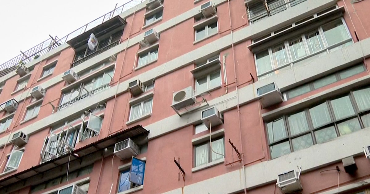 Двама арестувани, след като чистач откри 2 мъртви бебета в стъклени бутилки в опразнен апартамент в Хонконг
