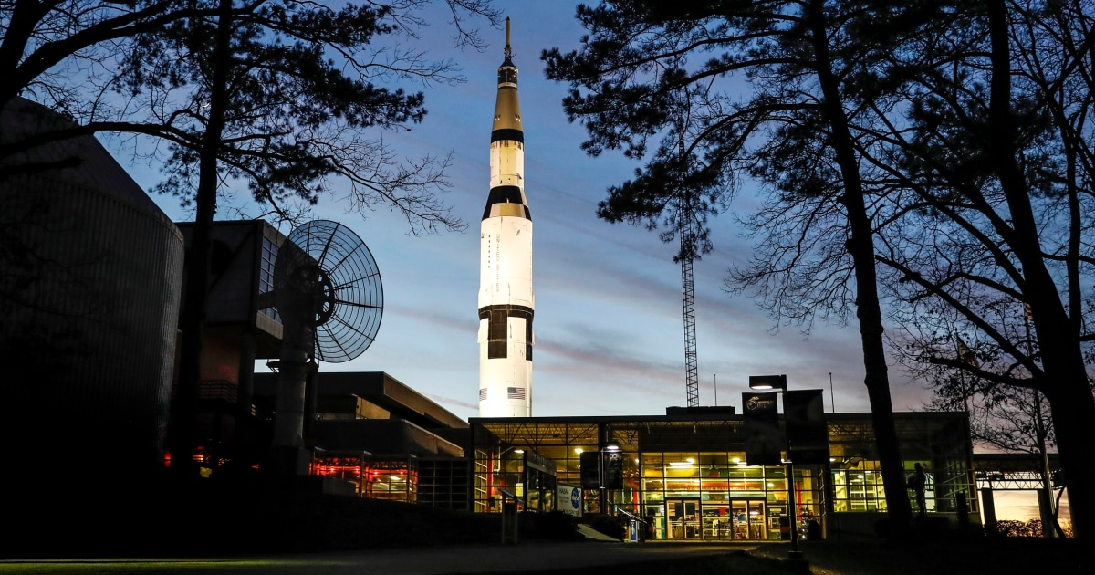 Републиканците от Алабама се насочват към трансджендър служител на Space Camp
