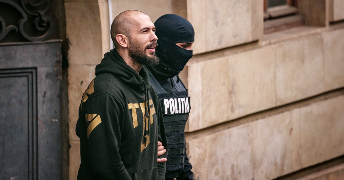 Арестът на Андрю Тейт е предизвикан от стриймър, който каза, че Тейт напуска Румъния, според адвокатска кантора