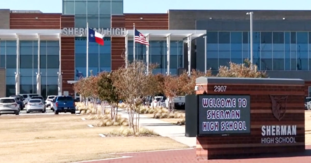 Тексаски началник отстранен след отстраняване на транс ученик от „Оклахома!“