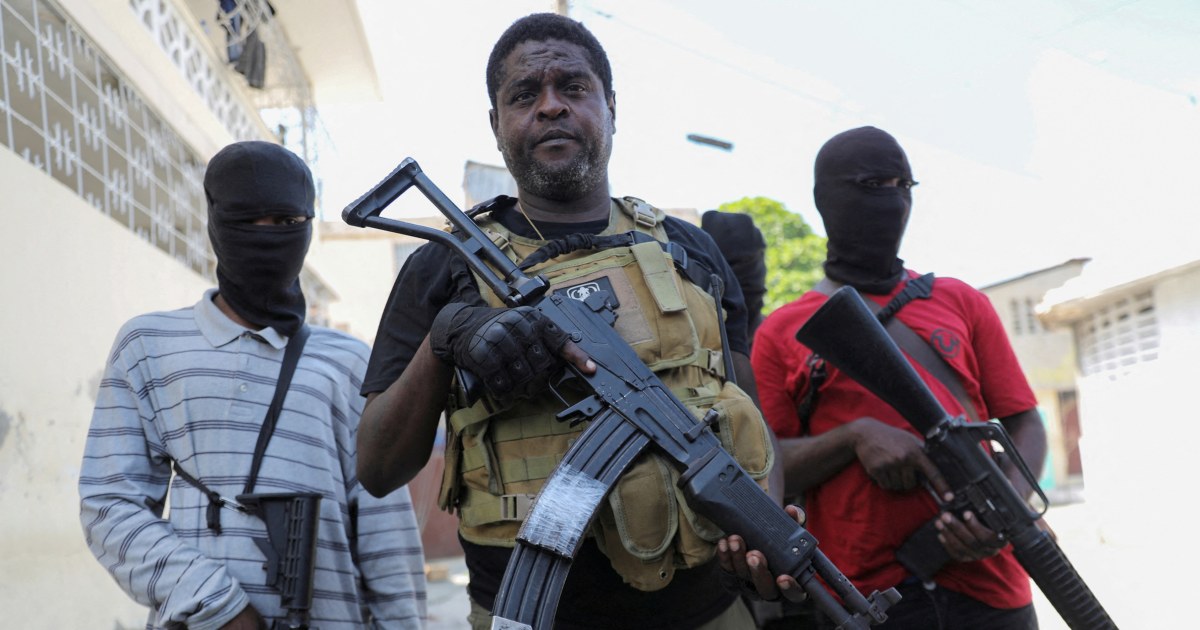 В Хаити полицай, превърнал се в гангстер, се опитва да завземе контрола над страната