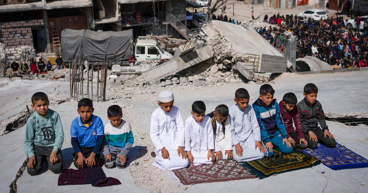 Рамадан в Газа: Палестинците постят на фона на война, опустошение и задаващ се глад
