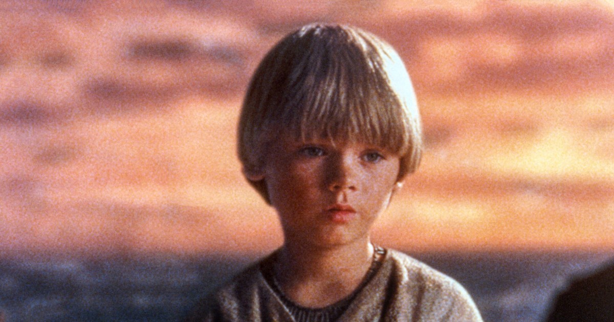 Детето-актьор от „Междузвездни войни“ Джейк Лойд не спря да се занимава с актьорско майсторство поради неприятна реакция от „Призрачна заплаха“, имаше психически срив, казва майка