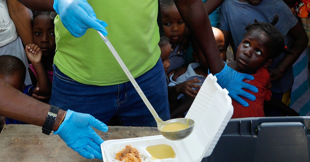 Как хуманитарната помощ се отразява на Хаити — и как местните жители си помагат едни на други