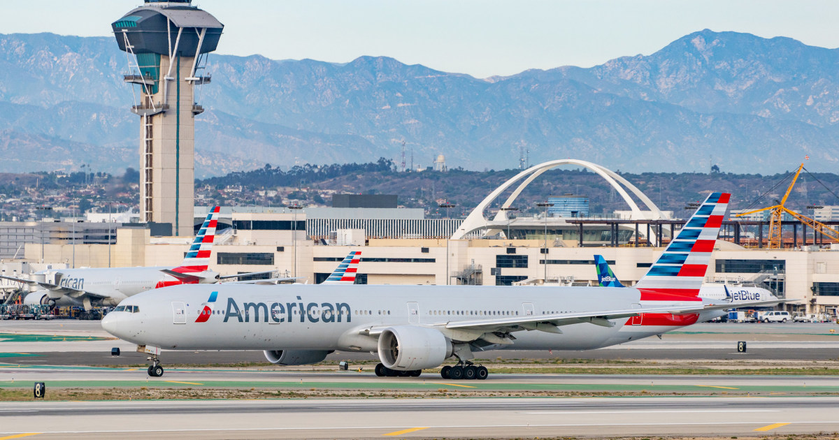 Съобщава се за проблем с гумите при кацане на полет Boeing 777 на American Airlines в Лос Анджелис