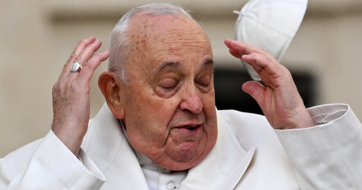 Папата казва, че вариантът за оставка е „далечна хипотеза“