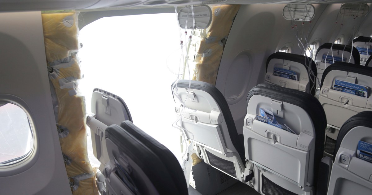 Предпазен колан спаси живота на пътник в полет на Boeing Alaska Airlines, който претърпя издухване на панела на вратата, нови искове
