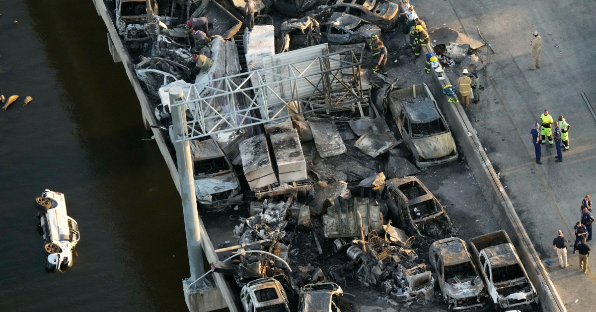 Шофьор на камион е обвинен след смъртоносно струпване на 160 автомобила на фона на условия на „супер мъгла“ в Луизиана