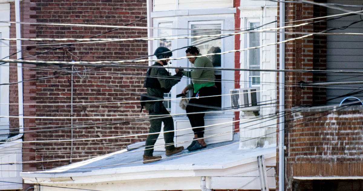 Стрелецът от Пенсилвания в ареста, след като уби 3-ма, противопоставяйки се на полицията в Ню Джърси, твърдят властите