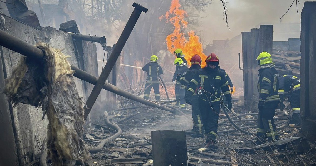 Атака с руска балистична ракета взриви домове в южния украински град