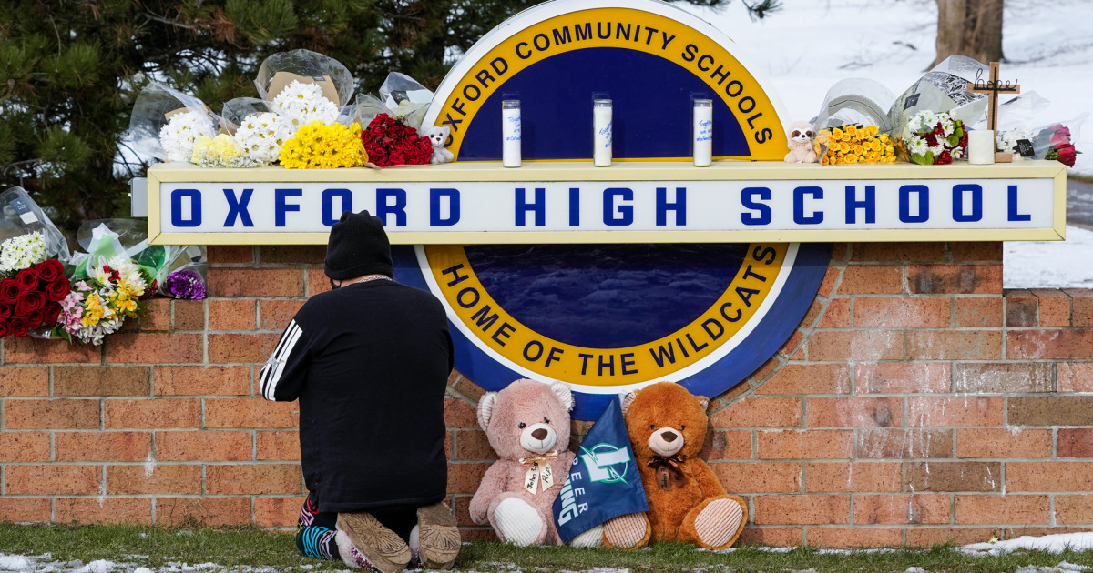 След присъди на родителите на стрелеца в училище в Мичиган, семействата на жертвите търсят отговорност от училище