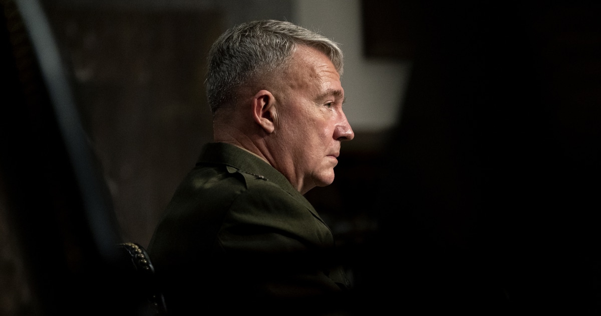 Пенсиониран командир, който ръководеше изтеглянето от Афганистан, казва, че само той носи отговорност за атаката на летището