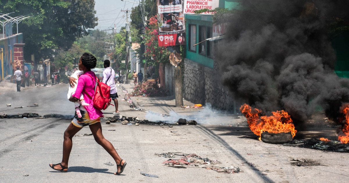 САЩ извеждат американци от размирната столица на Хаити