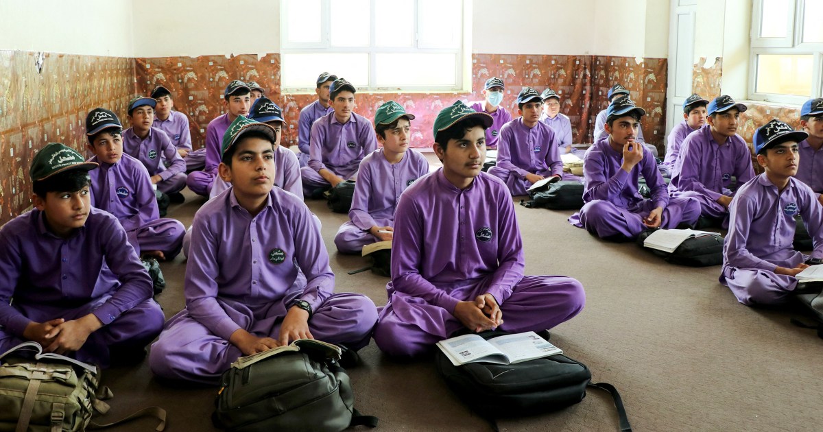 Учебната година в Афганистан започва без повече от 1 милион момичета, на които талибаните не допускат образование
