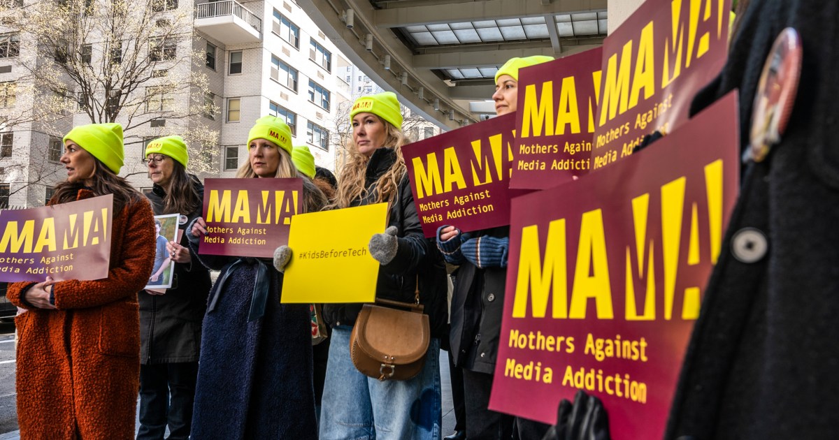 Група на майките протестира пред офисите на Meta, призовавайки за регулиране на големите технологии