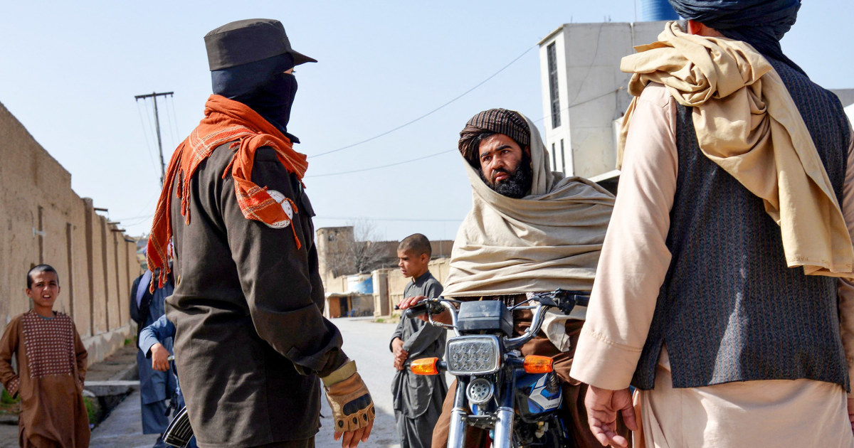 Атентатор самоубиец атакува банка в Афганистан, убивайки най-малко 3