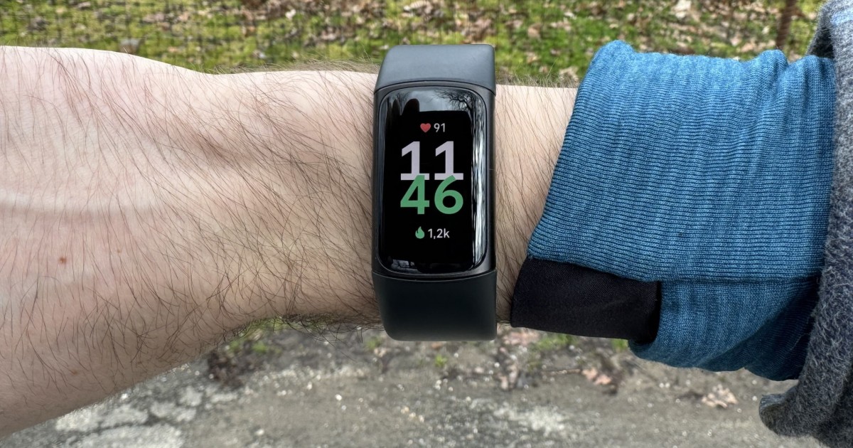I wore the newest Fitbit for 3 weeks straight and I loved that it didn’t give me too much info.