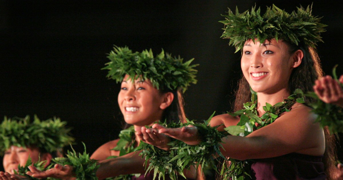 Най-големият хула фестивал в Хавай почита жертвите на горските пожари в Лахайна тази година