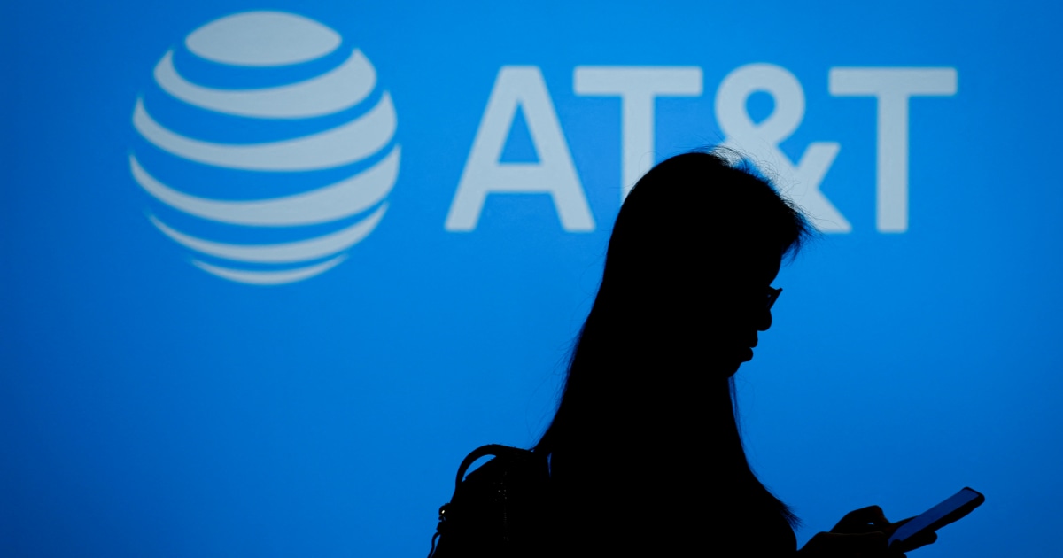 AT&T разследва изтичане по-рано този месец, което изхвърли данни на