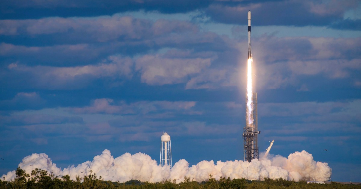 SpaceX изстреля втория шпионски сателит на Южна Корея на фона на надпреварата със Северна