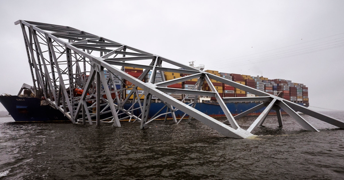 Отворен е втори канал, позволяващ на някои плавателни съдове да заобикалят останките на мястото на срутването на моста в Балтимор