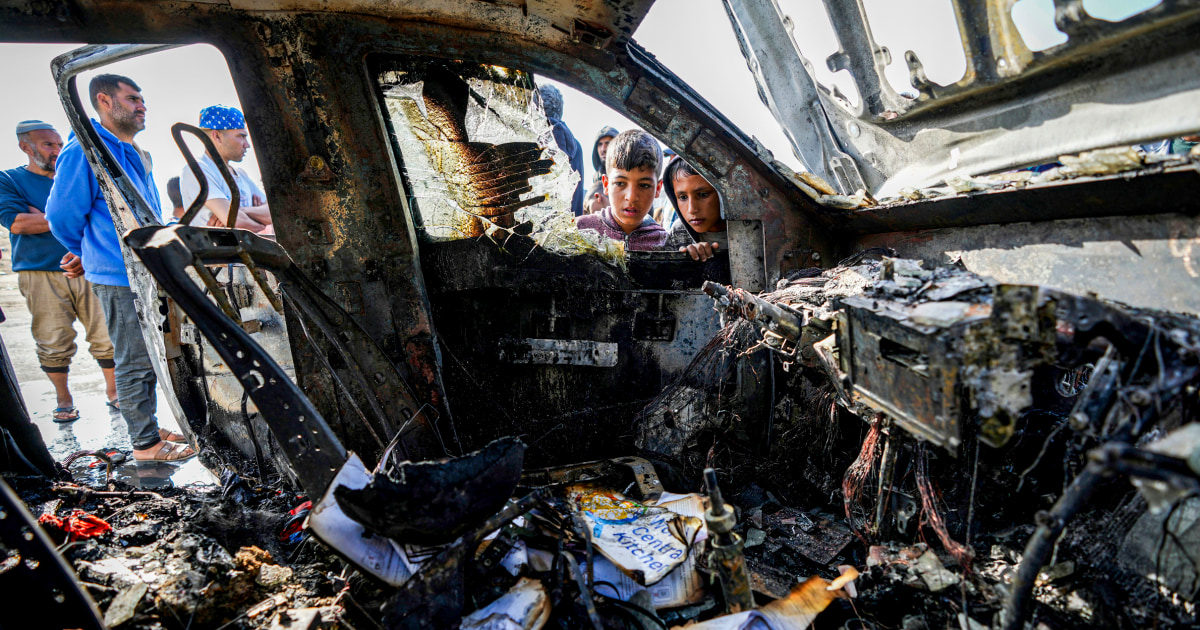 Снимки показват опустошението от смъртоносен израелски въздушен удар срещу конвой на World Central Kitchen