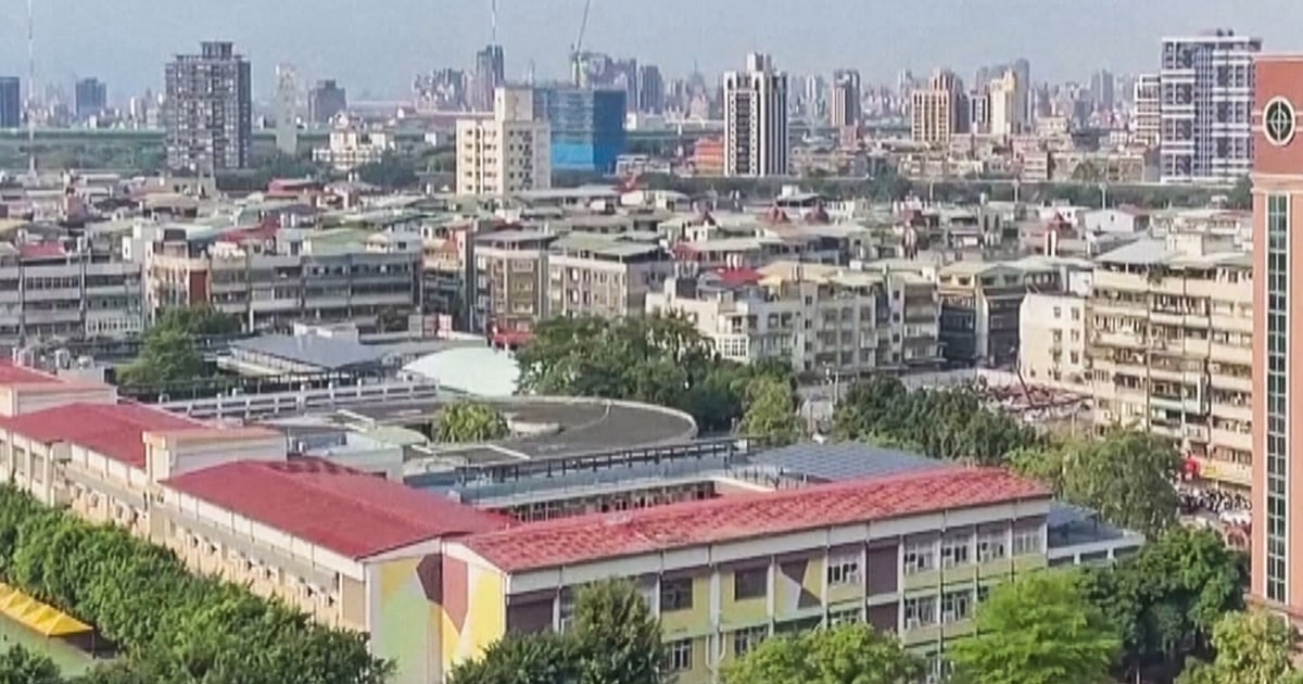 7.4-magnitude earthquake strikes on coast of Taiwan 