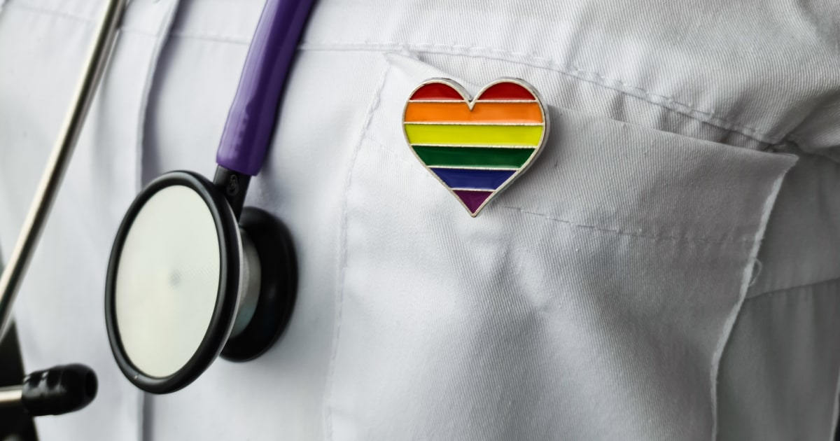1 от 3 възрастни ЛГБТК казват, че са били третирани несправедливо от доставчик на здравни услуги