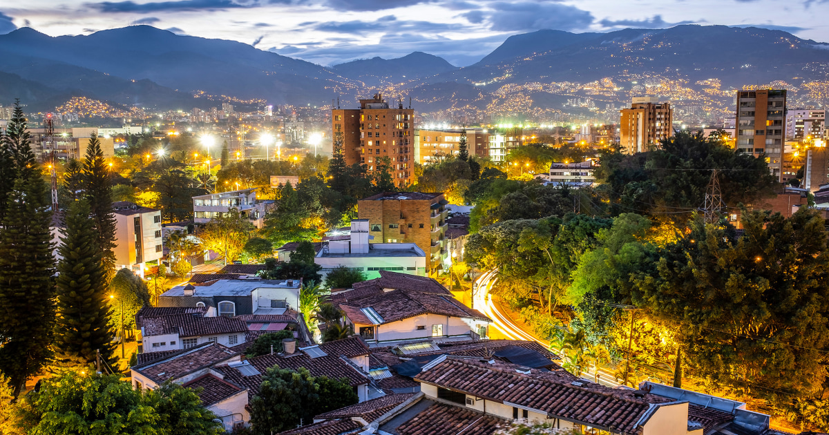 Меделин, Колумбия, забранява сексуалната работа в две области, след като турист от САЩ беше намерен с непълнолетни