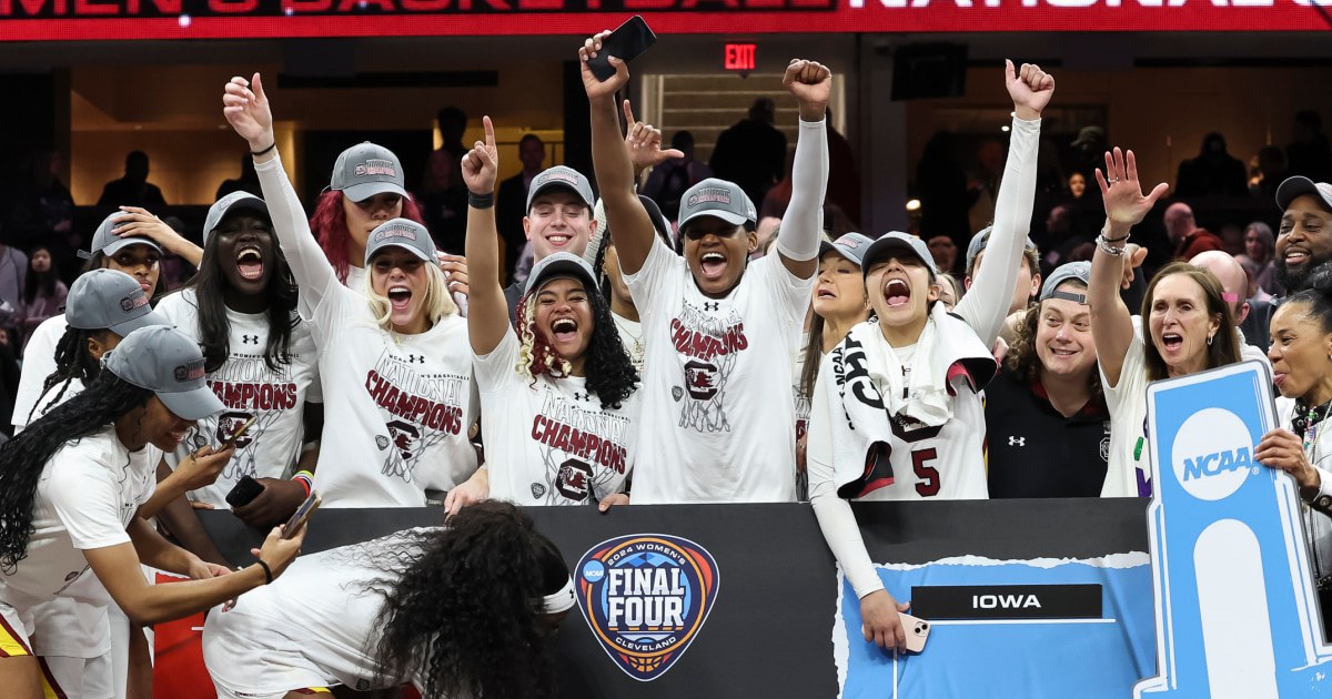 „Ние създадохме история“: Южна Каролина Геймкокс празнуват шампионата на NCAA и перфектен сезон