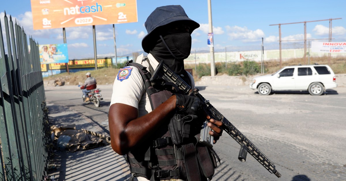 Хаитянската полиция залови отвлечен товарен кораб след 5-часова престрелка