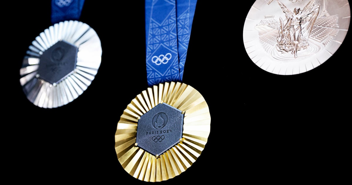 Вече поставени с парче от Айфеловата кула медалите за Олимпиадата