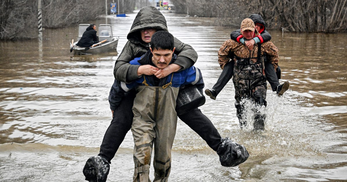 Гневът кипи, докато руснаците организират рядък протест след рекордните наводнения в Урал