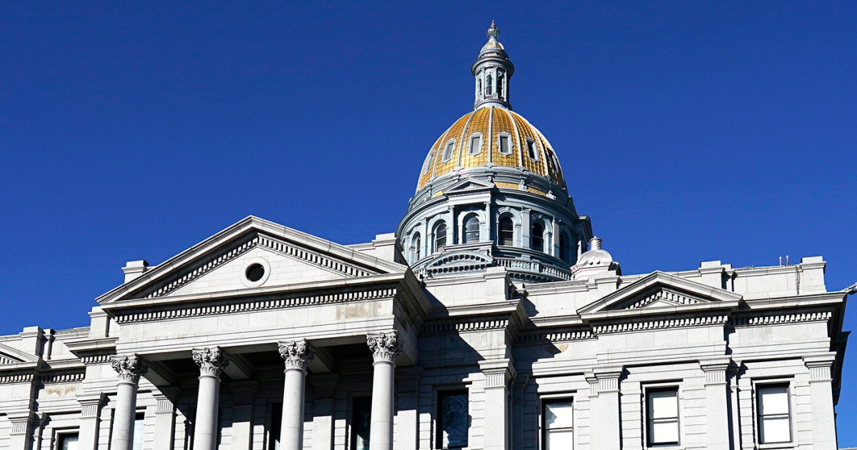 Законодателят от Колорадо се извини, след като остави зареден пистолет в банята на Капитолия