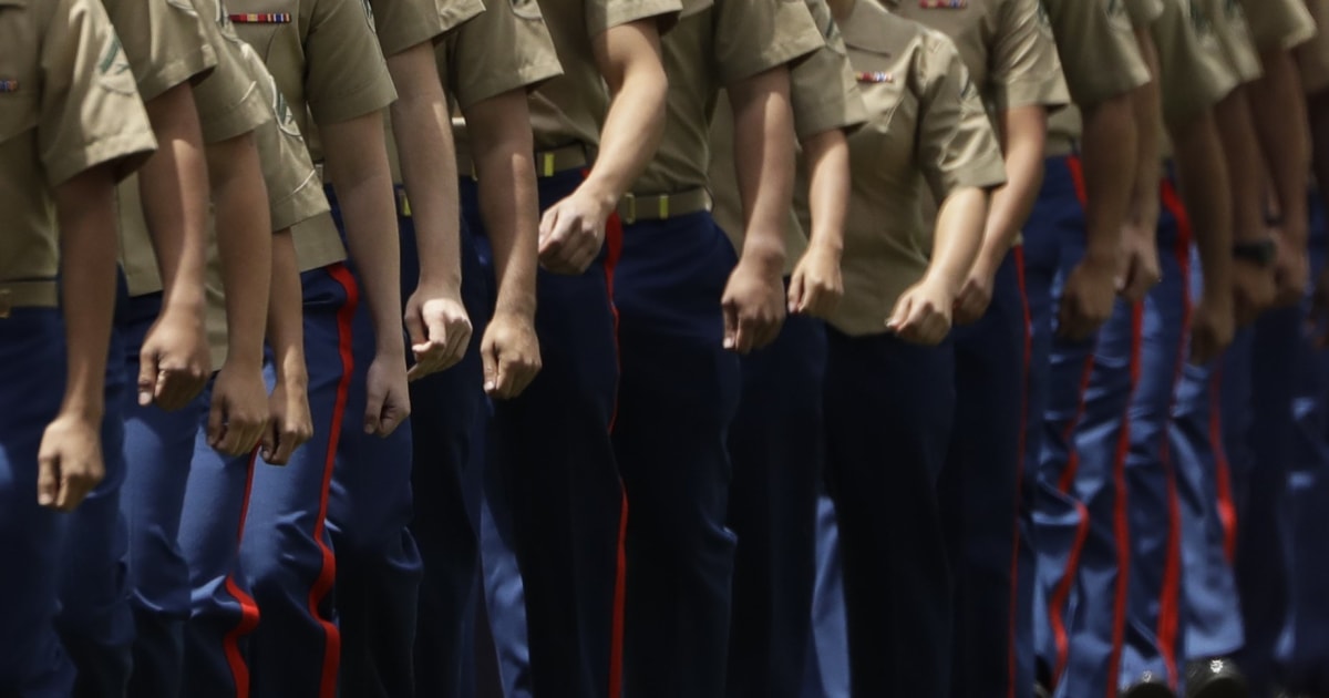 Обвинението за сексуално посегателство срещу американски морски пехотинци в случай на тийнейджър, открит в база, е оттеглено