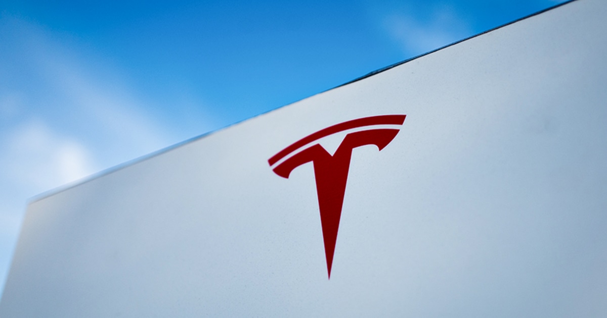 Регулаторите на Robotaxi казват, че Tesla не се е свързала с тях относно плановете, дразнени от Мъск