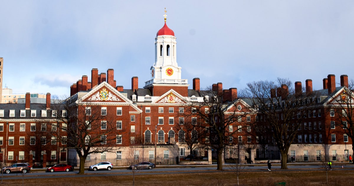 КЕЙМБРИДЖ, Масачузетс — Харвардският университет обяви в четвъртък, че възстановява