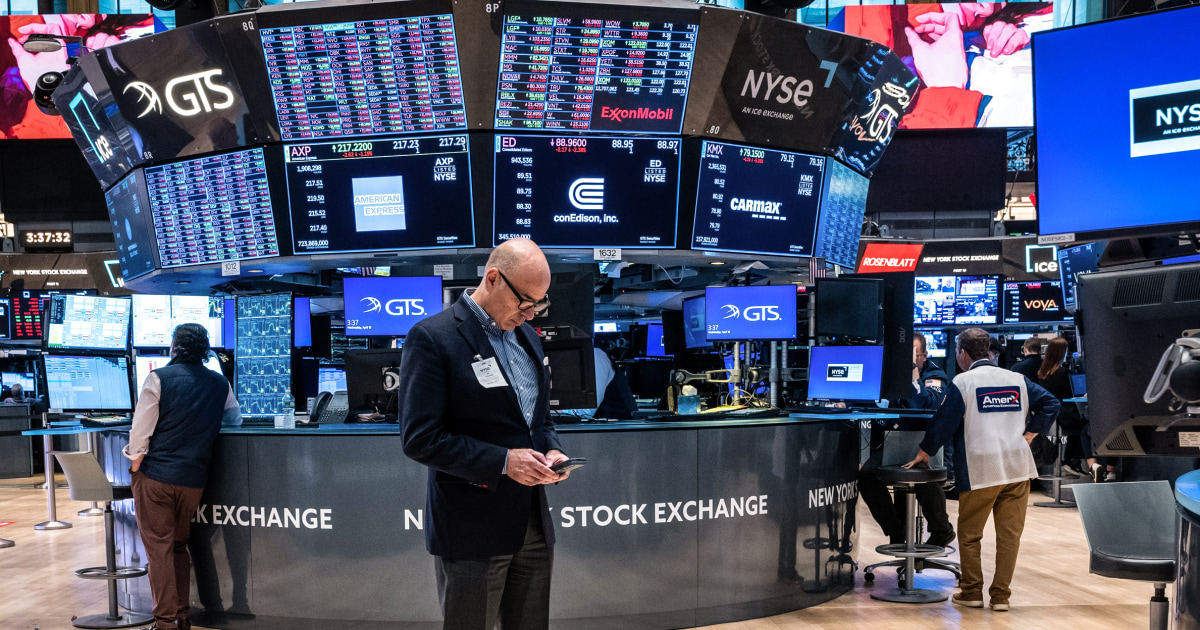 Dow tumbles 475 points, S&P 500 suffers worst day since January as inflation woes erupt