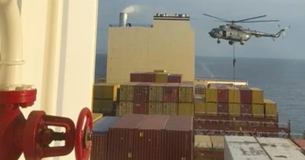 Ирански специални части заловиха кораб в Ормузкия проток, съобщават държавните медии