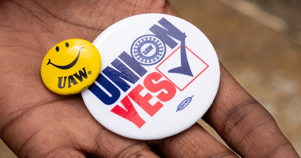 Les travailleurs de Volkswagen du Tennessee votent pour rejoindre l’UAW et remportent une victoire historique pour le syndicat