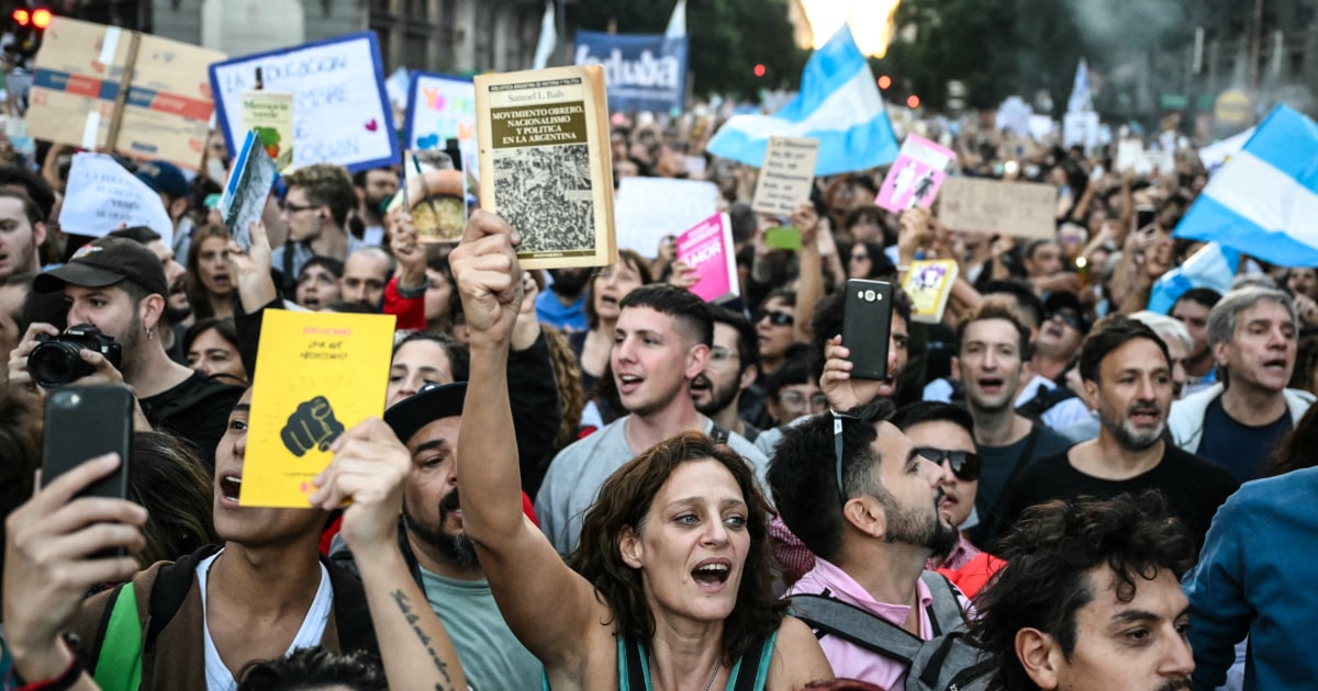 Argentine students and professors protest university budget cuts under Milei